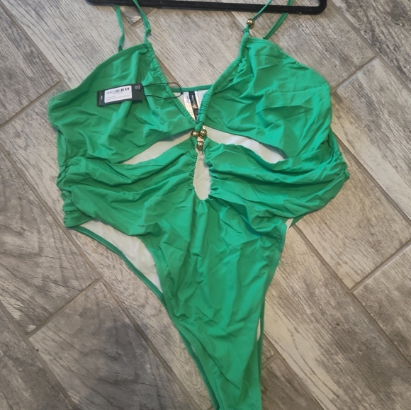 NWT plus green bead detail ruched cut out swimsuit size 24 - Picture 2 of 3